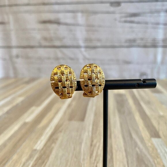 Coro Gold Woven Clip On Earrings - Picture 3 of 7